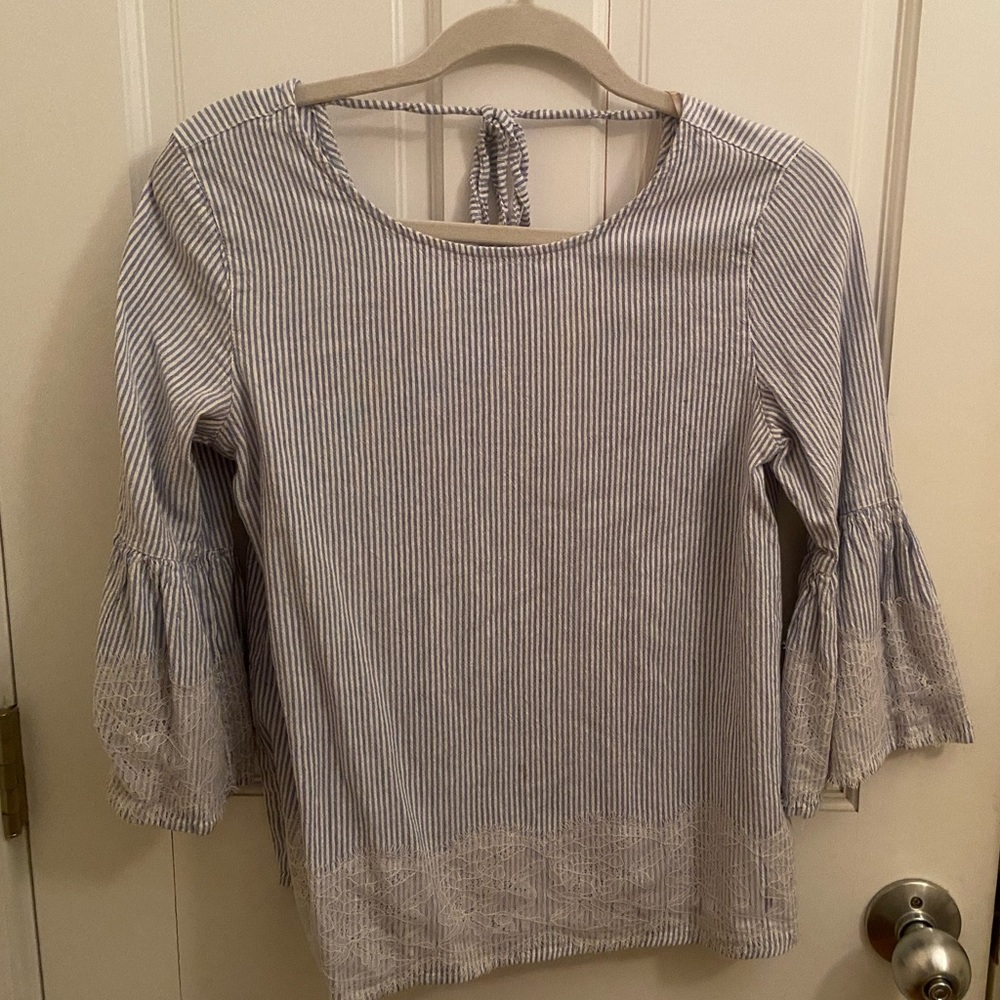 Fluttery Sleeve Blouse